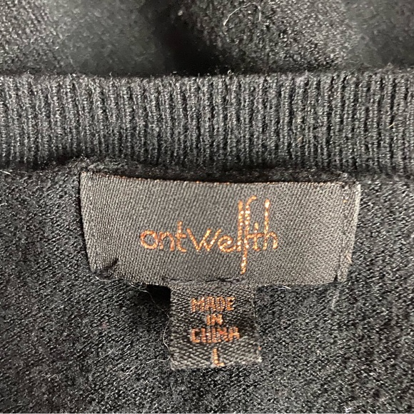 Cozy black sweater with hearts! - Picture 5 of 5